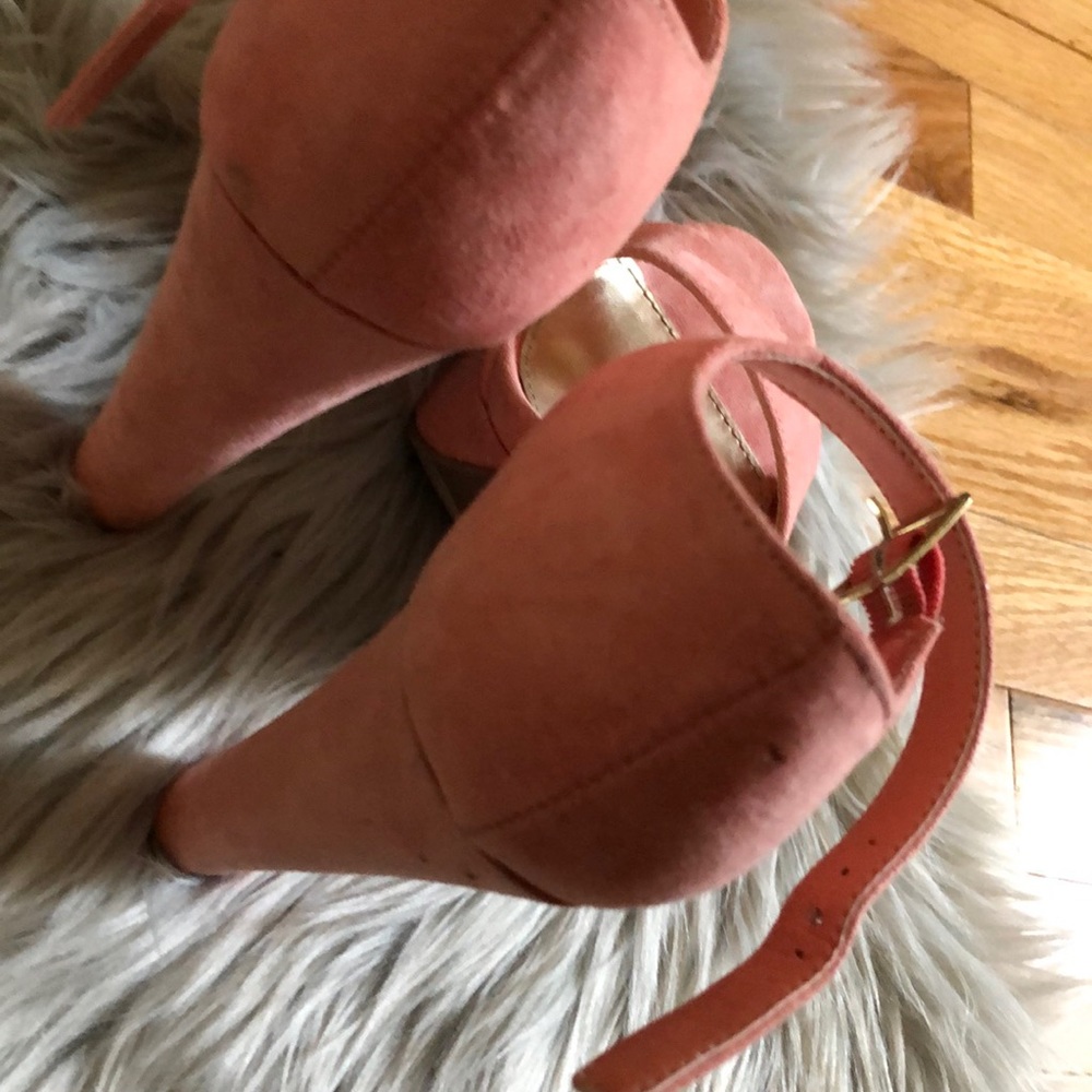 Shoe - Picture 3 of 3